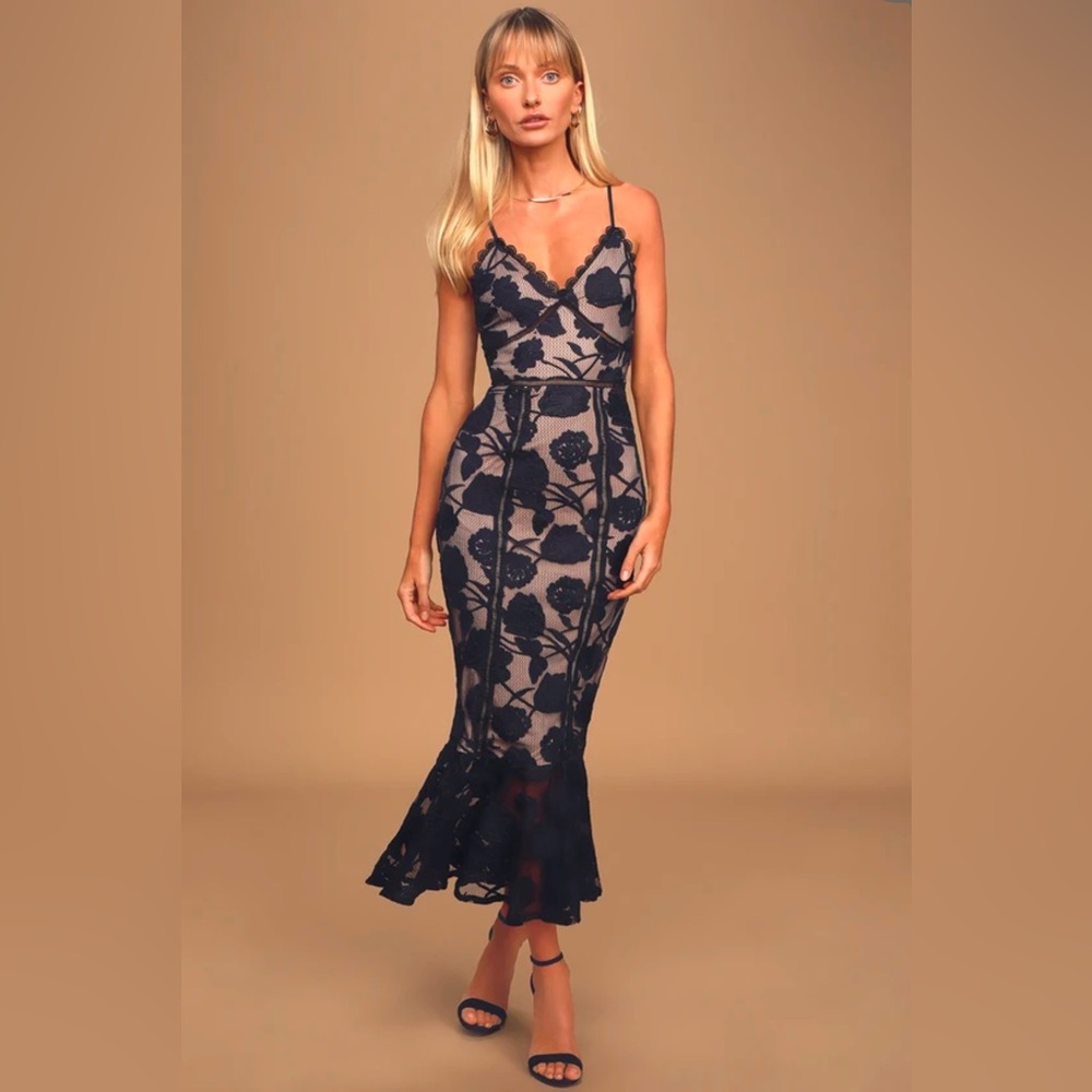 Navy blue Lulus lace trumpet dress